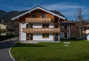 Ferienwohnungen Löslerfreud – Ferienwohnung Untersberg, 78 qm, 2 separate Schlafzimmer, Wohn- Essbereich, Bad mit Badewanne, Südbalkon