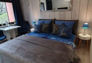 Mike's Apartment – Mailin's Apartment