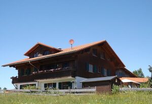 Landhaus Brockhaus – Ferienwohnung mit 2 Schlafzimmern und überdachtem Balkon