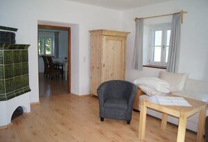 Landhaus Perllehen – Ferienwohnung Nr.2, 70 qm für 1-3 Personen, mit einem Schlafzimmer und Balkon