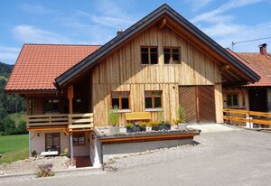 am Waldrand, ideal für Bergsport