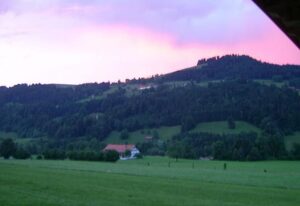am Waldrand, ideal für Bergsport