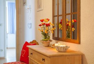 Alpenflora Ferienwohnungen – Ferienwohnung Flieder- 2 Schlafzimmer, Balkon