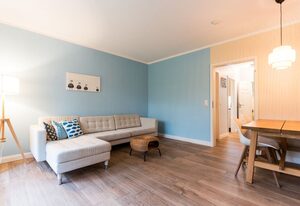Am Hof 1