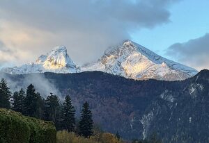 Landhaus Watzmann – Ferienwohnung Untersberg, 2  Personen, 44 qm, 1 Schlafzimmer, Wohn- Esszimmer mit Küchenzeile und Eckbank, Terrasse