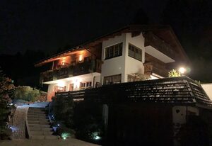 Landhaus Watzmann – Ferienwohnung Untersberg, 2  Personen, 44 qm, 1 Schlafzimmer, Wohn- Esszimmer mit Küchenzeile und Eckbank, Terrasse