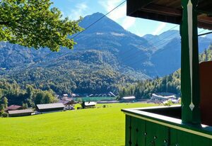 Ferienwohnung Haus Seeblick am Königssee – Wohnung Kahlersberg mit separatem Schlafzimmer, Küche, Wohnzimmer, Bad mit Badewanne, Dusche, WC