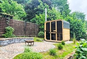 Familie Zinser mit Gartensauna