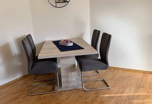 Ferienwohnung Pusteblume – 2 Schlafzimmer, Küche, Wohnzimmer, Bad, Balkon