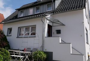 Ferienwohnung Blumengarten – Appartement/Fewo, Dusche oder Bad, WC, neuwertig