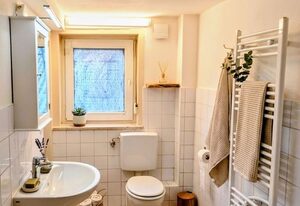 Monteurzimmer Kassel Monteurwohnung Ferienwohnung Banane 1- 6 Personen Parkplatz & Küche Modern