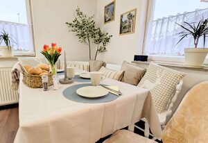 Ferienwohnung Orange 1.OG Kassel: 1-4 Betten | Zentral & Ruhig | 3 Min. zur Tram und Zug