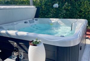 4 **** Ferienwohnung Schlossblick Sauna Pool Jakuzzi privat – 4-Sterne Ferienwohnungen Schlossblick mit privat buchbarem Wellness + Pool