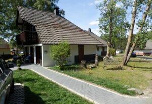 mit Grill, Terrasse und Garten