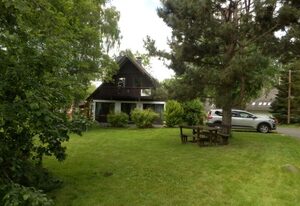 mit Grill, Terrasse und Garten
