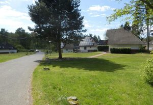 mit Grill, Terrasse und Garten