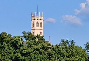 Bahnhof Droyßig - Übernachten im Denkmal – Bahnhäuschen mit Dusche, Bad und WC