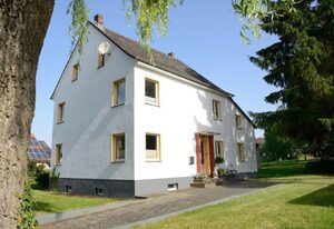 Ruhiges Ferienhaus in Lommersdorf mit Garten