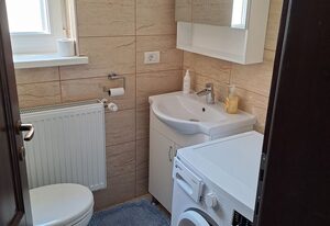 Voll ausgestattete Monteur- Ferienwohnung direkt an der Raffinerie Leuna in einer Villa mit kleinem Balkon
