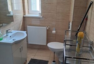 Voll ausgestattete Monteur- Ferienwohnung direkt an der Raffinerie Leuna in einer Villa mit kleinem Balkon