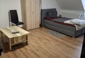 Schöne Vollausgestattete Monteurs- Gästewohnung in der Gartenstadt Leuna und nähe Geiseltalsee / 2210
