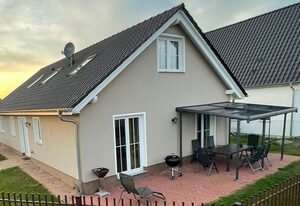 in Linum mit Garten, Terrasse und Grill