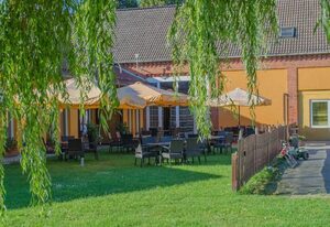 Kulturscheune Schilde – Doppel-/Zweibettzimmer mit Bad und Gartenblick