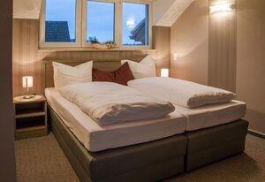 Kulturscheune Schilde – Doppel-/Zweibettzimmer mit Bad und Gartenblick