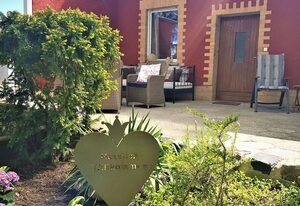 mit Garten, Grill und Terrasse
