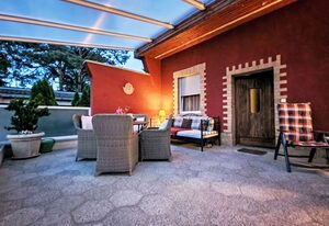 mit Garten, Grill und Terrasse