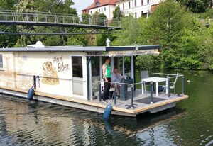 Traumhaus auf dem Wasser – Modernisiertes Hausboot 13 x 4 m