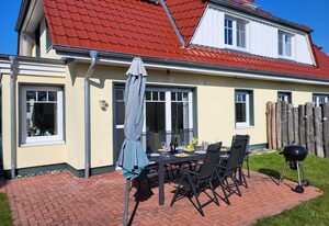 Ferienhäuser Hühnergott und Kranichnest – Ferienhaus Kranichnest mit Sauna, Kaminofen, Terrasse und Garten