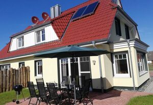 Ferienhäuser Hühnergott und Kranichnest – Ferienhaus Kranichnest mit Sauna, Kaminofen, Terrasse und Garten