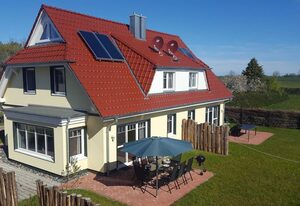 Ferienhäuser Hühnergott und Kranichnest – Ferienhaus Kranichnest mit Sauna, Kaminofen, Terrasse und Garten