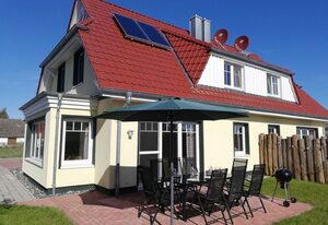 Ferienhäuser Hühnergott und Kranichnest – Ferienhaus Kranichnest mit Sauna, Kaminofen, Terrasse und Garten