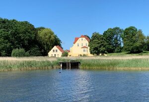 Ferienwohnung 6 direkt am Wasser im Gut Grubnow Rügen