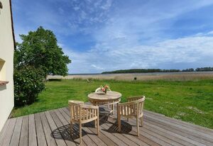 Ferienhaus Remise direkt am Wasser im Gut Grubnow Rügen
