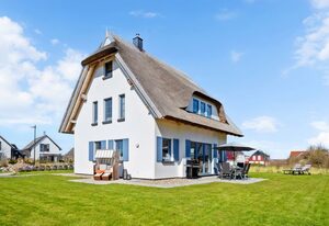 Rügenzauber &ndash; Reetdachhaus mit Sauna u. Kamin | Strandnähe | Garten