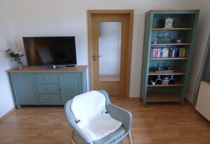 Sonnige Ferienwohnung -100qm - im 1. Obergeschoss der Villa Walhall in einem parkähnlichen Garten