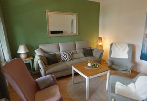 Sonnige Ferienwohnung -100qm - im 1. Obergeschoss der Villa Walhall in einem parkähnlichen Garten