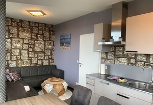 Stilvolle, moderne Ferienwohnung Meerblick Göhren, Balkon, 2 Schlafzimmer, Hunde Willkommen