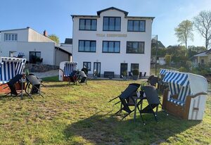 Stilvolle, moderne Ferienwohnung Meerblick Göhren, Balkon, 2 Schlafzimmer, Hunde Willkommen