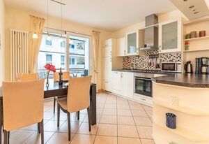 ⚓Residenz am Kurpark: FeWo 8 „Küstenzeit“ – Kamin, Aufzug & Parkplatz in Binz!, 300 m bis zum Strand