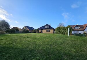 Großes Ferienhaus in traumhafter Lage mit Seeblick. Erholung garantiert.