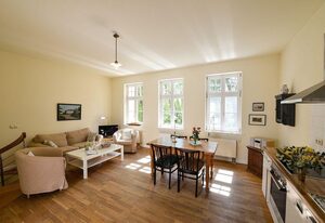Gutshaus Grubnow Ferienwohnung 2 am Wasser Sauna und WLAN incl.