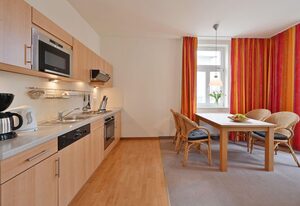 Ferienwohnung 5 in Sellin auf Rügen Villa Celia 6 Pers. WLAN und Sauna 200 m vom Strand entfernt