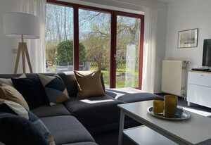 Ferienwohnung "Peter Pan" mit Sonnenterrasse & Garten zwischen Strand, Wald & Wiese auf Rügen!