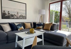 Ferienwohnung "Peter Pan" mit Sonnenterrasse & Garten zwischen Strand, Wald & Wiese auf Rügen!