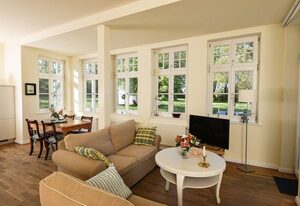 Gutshaus Grubnow Ferienwohnung 4 mit Hund am Wasser Sauna und WLAN incl.