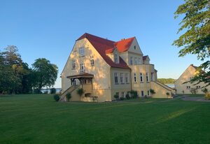 Ferienwohnung 5 am Wasser Gut Grubnow Rügen WLAN und Sauna